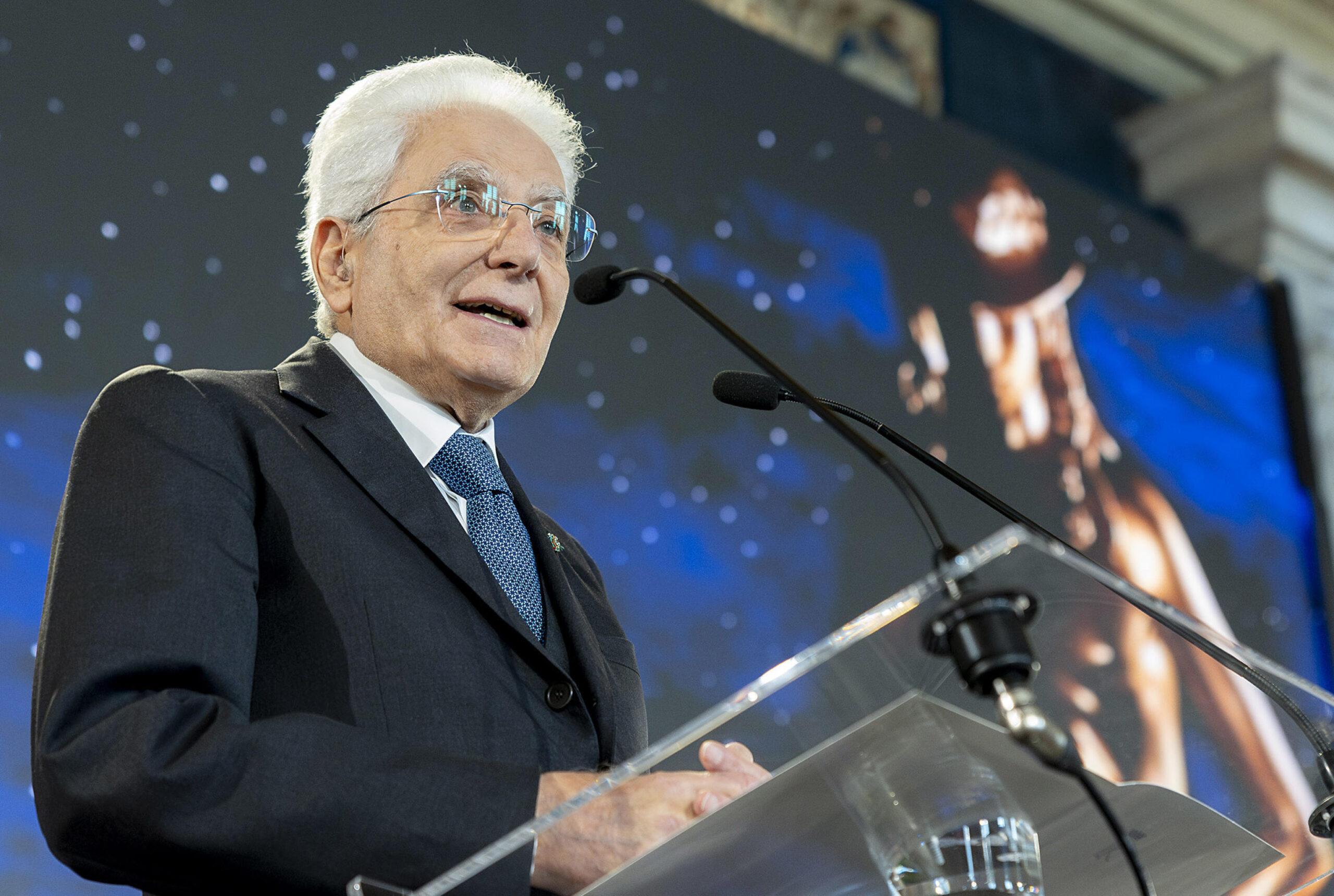 Salutando i candidati al David di Donatello, il presidente della Repubblica Sergio Mattarella ha chiesto che la libertà di stampa sia un bene da difendere. Dopo l'allarme lanciato da Reporter Senza Frontiere, la politica italiana ha avuto diverse reazioni.