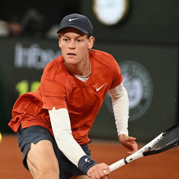 Jannik Sinner riscrive la storia: è il nuovo numero uno del ranking ATP! Decisivo il forfait di Novak Djokovic al Roland Garros