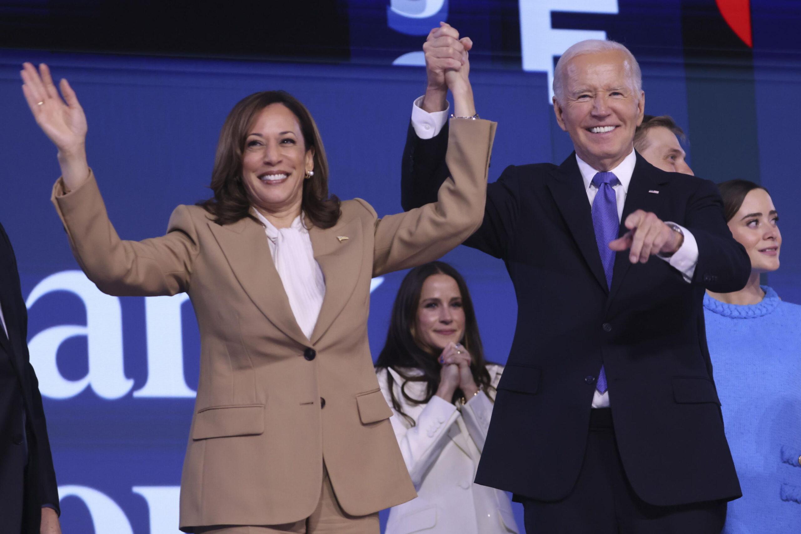 Convention democratica 2024, Biden commosso passa il testimone a Harris: ecco i momenti salienti della prima giornata