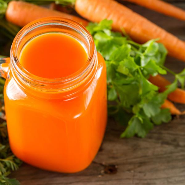 Come si usa l’olio di carota sulla pelle: benefici e controindicazioni