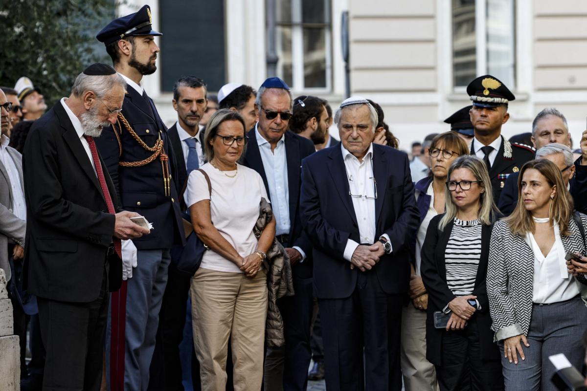 41 anni dall’attentato alla sinagoga di Roma, Gualtieri: “Massima attenzione in città dopo gli attacchi in Israele”. Fadlun: “Se Hamas vincerà, poi toccherà all’Europa” | VIDEO