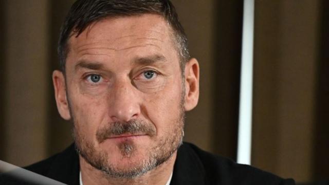 Totti indagato per aver lasciato sola sua figlia, quando si configura l’abbandono di minore?