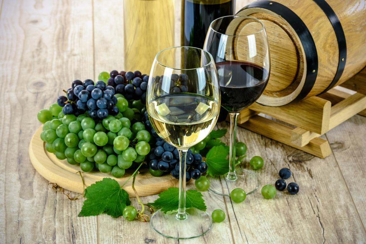 Quante calorie in un bicchiere di vino? Attenzione alla differenza …