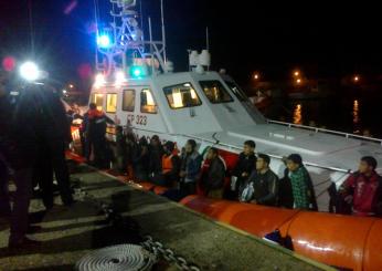 Migranti, 8 cadaveri su un barcone soccorso a Malta e diretto a Lampedusa. Tra questi anche una donna incinta