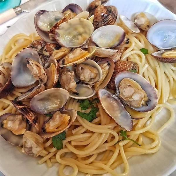 Spaghetti alle vongole, cremosi con la video ricetta