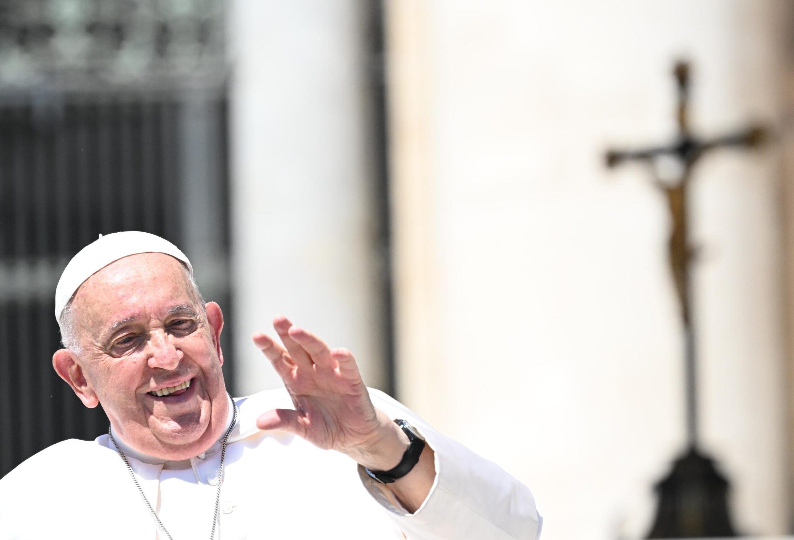 Papa Francesco a Trieste con due bambine di Gaza