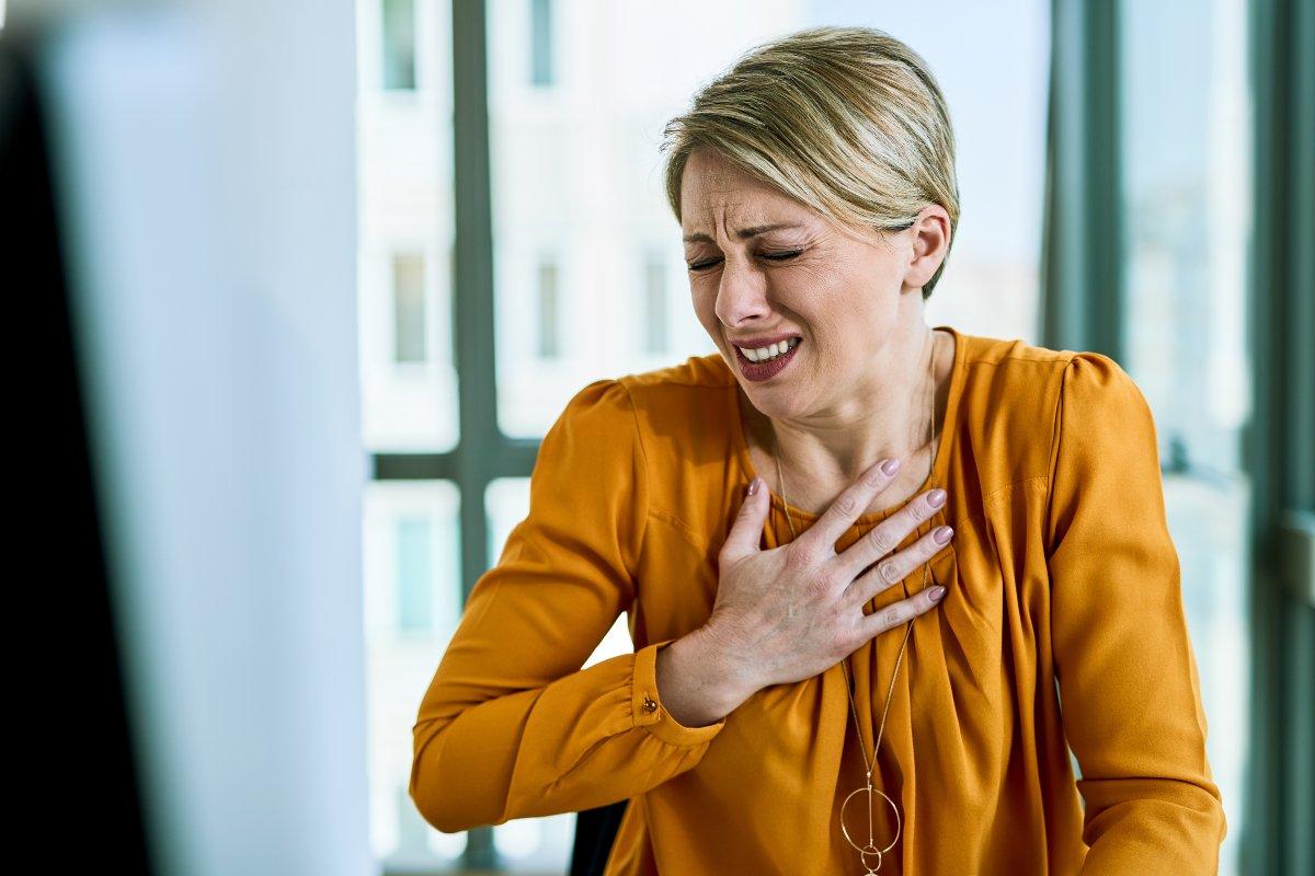 Quali sono i segnali di pericolo dell’infarto nelle donne? Ecco com…