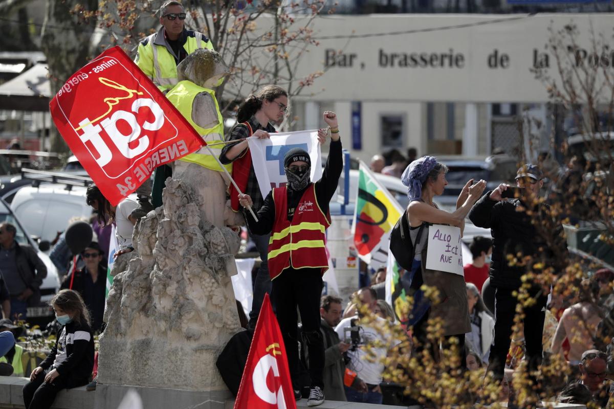 Riforma delle pensione, nuove protesta in Francia. A Bordeaux i fer…