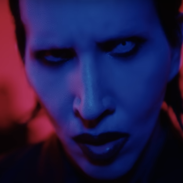 Marilyn Manson: fuori ora il videoclip di “Raise the Red Flag”, testo, traduzione e curiosità