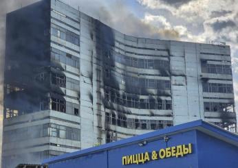 Russia, incendio in un palazzo di Mosca: morte otto persone | VIDEO