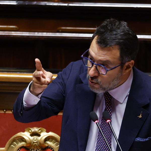 Caso Open Arms, è scontro tra maggioranza e opposizione sugli attacchi alla magistratura. Salvini: “Non patteggio. Arrivo fino in Cassazione” | VIDEO