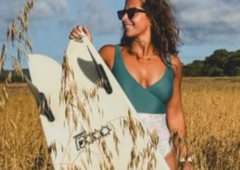 Chi era Giulia Manfrini, la 36enne surfista e influencer morta dopo essere stata colpita da un pesce spada in Indonesia