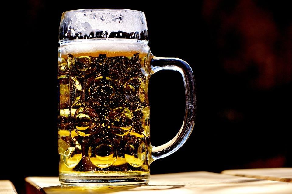 Manca anidride carbonica, colpita anche la produzione di birra. Stop alla Menabrea