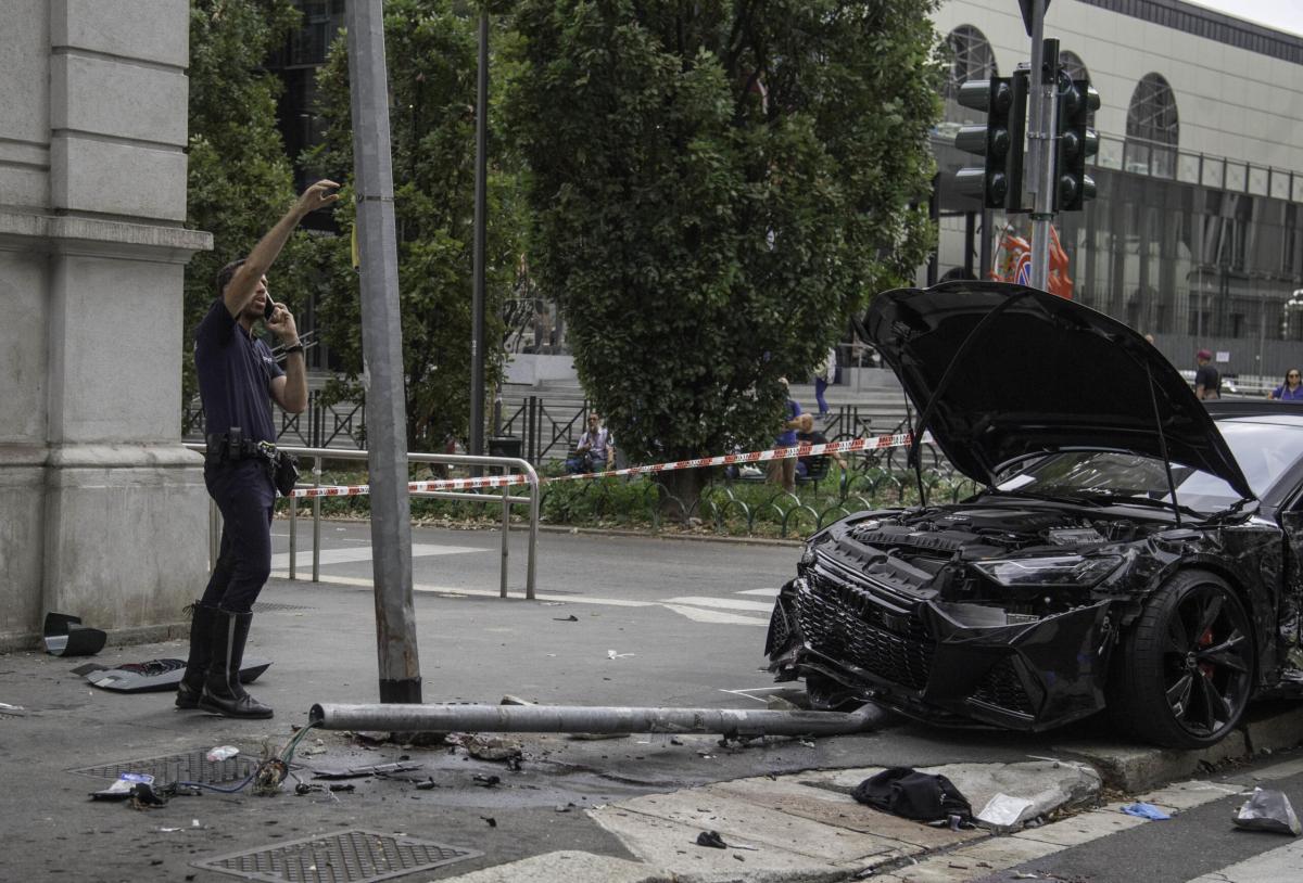 Incidente in viale Umbria a Milano, morto il 18enne schiacciato con…