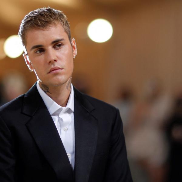 Justin Bieber, nuovo stop al tour: “Devo dare la priorità alla mia salute”