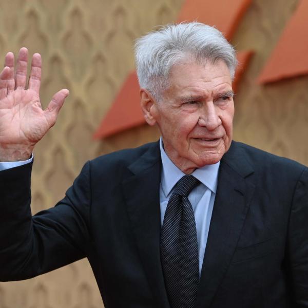 Paura per la salute di Harrison Ford: i fan notano qualcosa all’evento Disney “D23” | VIDEO