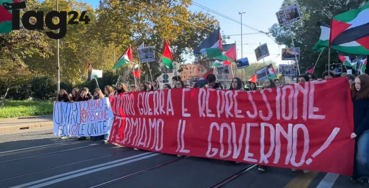 Sciopero nazionale scuola 15 novembre, corteo a Roma contro “il governo sionista e fascista”| FOTO&VIDEO