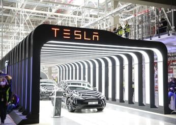 Covid, Tesla sospende la produzione a Shanghai