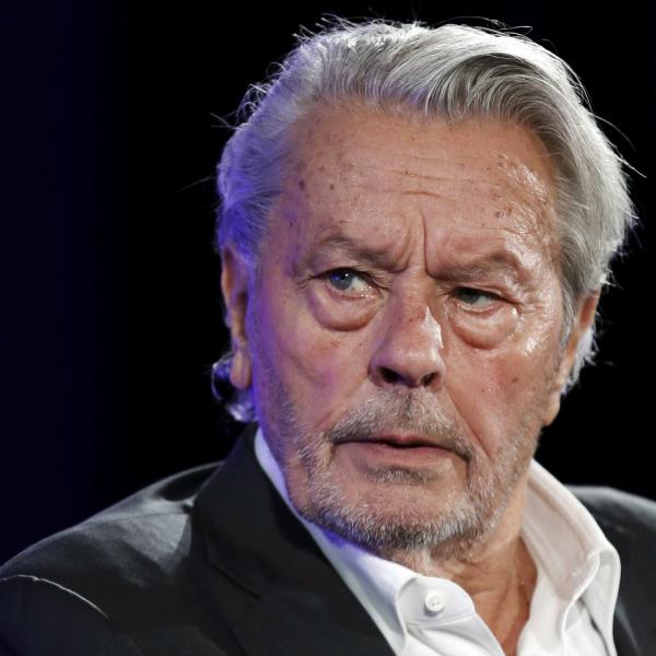 Alain Delon, perché ha intrapreso una battaglia legale con i suoi figli? C’entra l’eredità