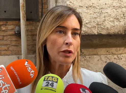 Temptation Island rimanda a settembre Noos di Alberto Angela, protesta la Boschi: “In Rai scelte incomprensibili” | VIDEO