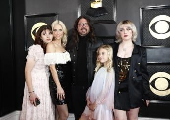 Chi è Jordyn Blum, moglie di Dave Grohl? Il frontman dei Foo Fighters svela: “Ho avuto una bambina da una relazione extraconiugale”