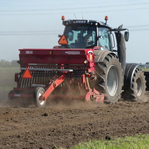 Gli agricoltori polacchi protestano al confine con la Lituania contro importazioni di grano ucraino