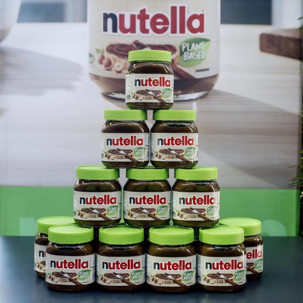 Nutella Plant Based, Assovegan e VEGANOK: “Brava la Ferrero, ma perché farsi certificare dalla Vegetarian Society? Il mondo vegano non la conosce”