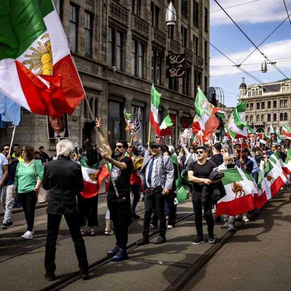 Iran, continuano le proteste per Mahsa Amini: un giovane muore durante la manifestazione