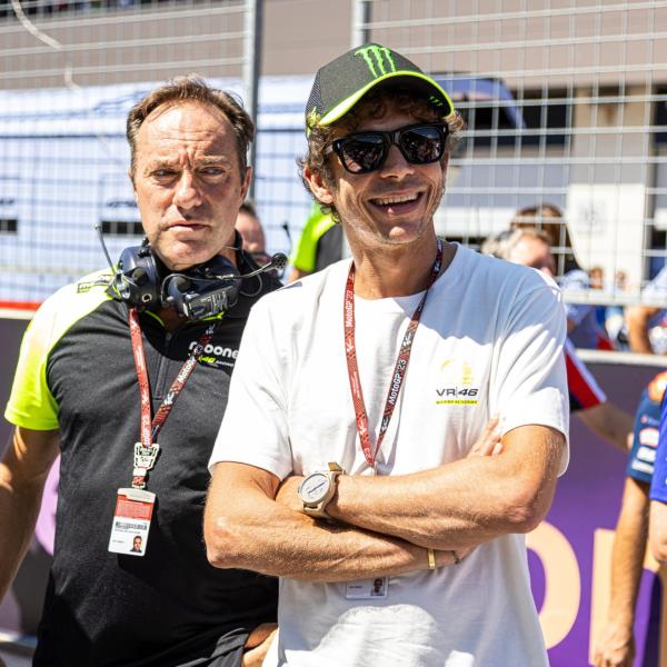 Consegnate le chiavi di Tavullia a Valentino Rossi: “Qui è casa mia. L’incidente di Bagnaia? Ho avuto paura”