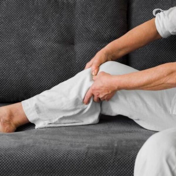 Crampi alle gambe che non passano, cosa fare per trovare sollievo