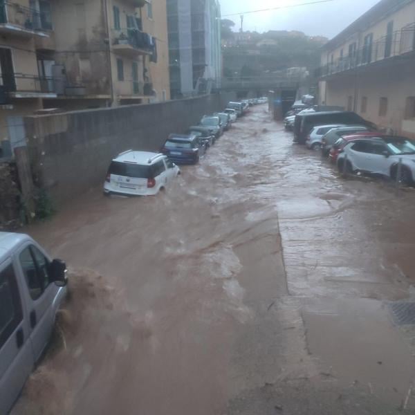 Elba, maltempo si abbatte sull’Isola: allagamenti e danni per le forti piogge | VIDEO