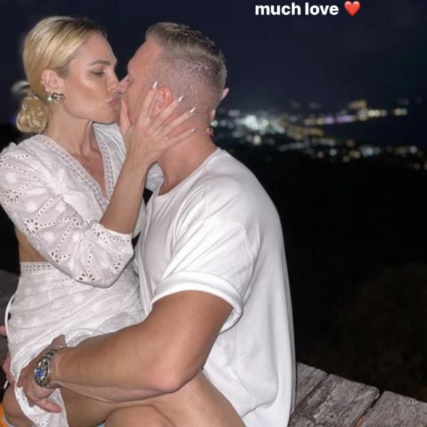 Ilary Blasi festeggia il compleanno di Isabel senza Francesco Totti, al suo fianco Bastian: “L’ha presentato ai figli”