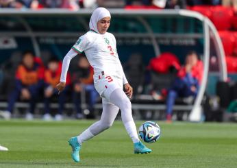 Mondiali di calcio femminili: Nouhalia Benzina è la prima giocatrice marocchina a scendere in campo col velo