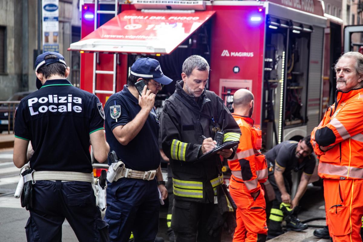 Milano, incendio in via Guido Carli: in fiamme un camion dei rifiuti