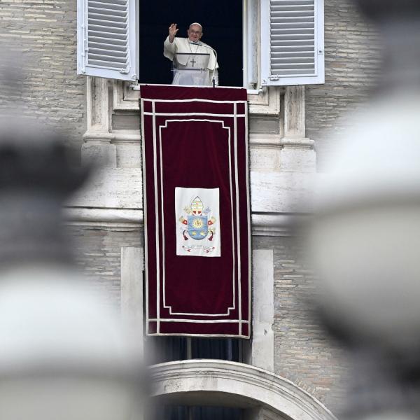 Papa Francesco all’Angelus dell’Immacolata: “Come Maria stupirsi dei grandi doni di Dio nelle cose semplici”