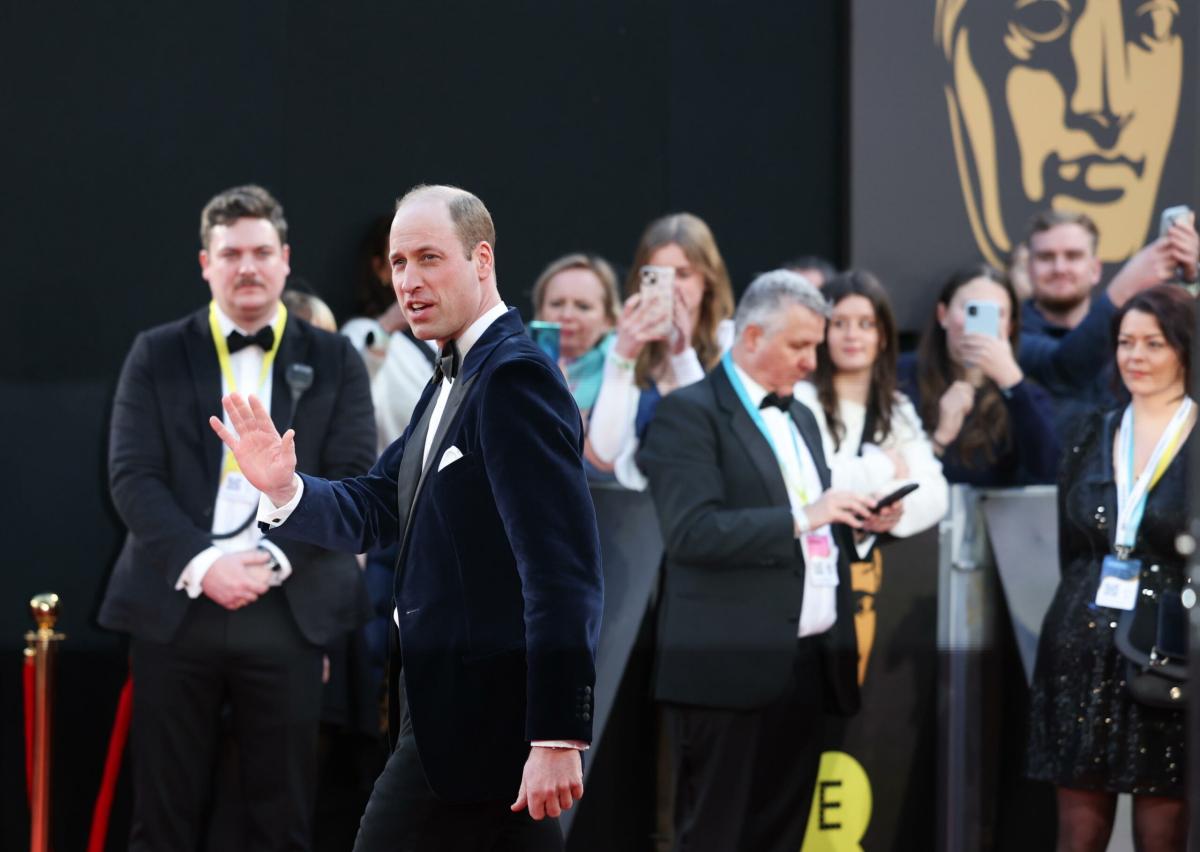 Principe William, Bafta 2024 senza Kate Middleton: l’arrivo sul red carpet | VIDEO