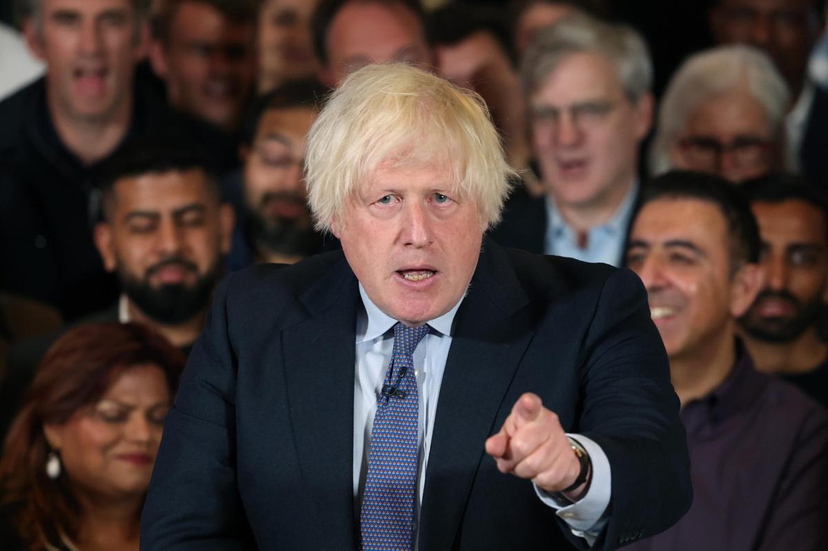 Regno Unito, l’ex premier Boris Johnson voleva invadere l’Olanda durante il Covid: ecco il motivo