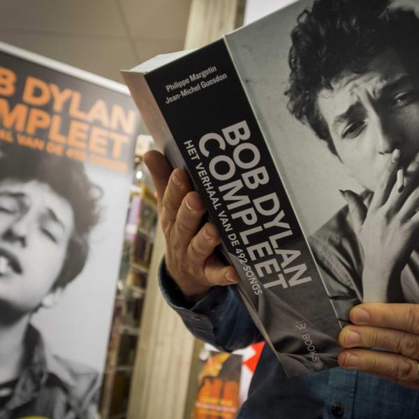 Auguri a Bob Dylan: il leggendario cantautore spegne 82 candeline