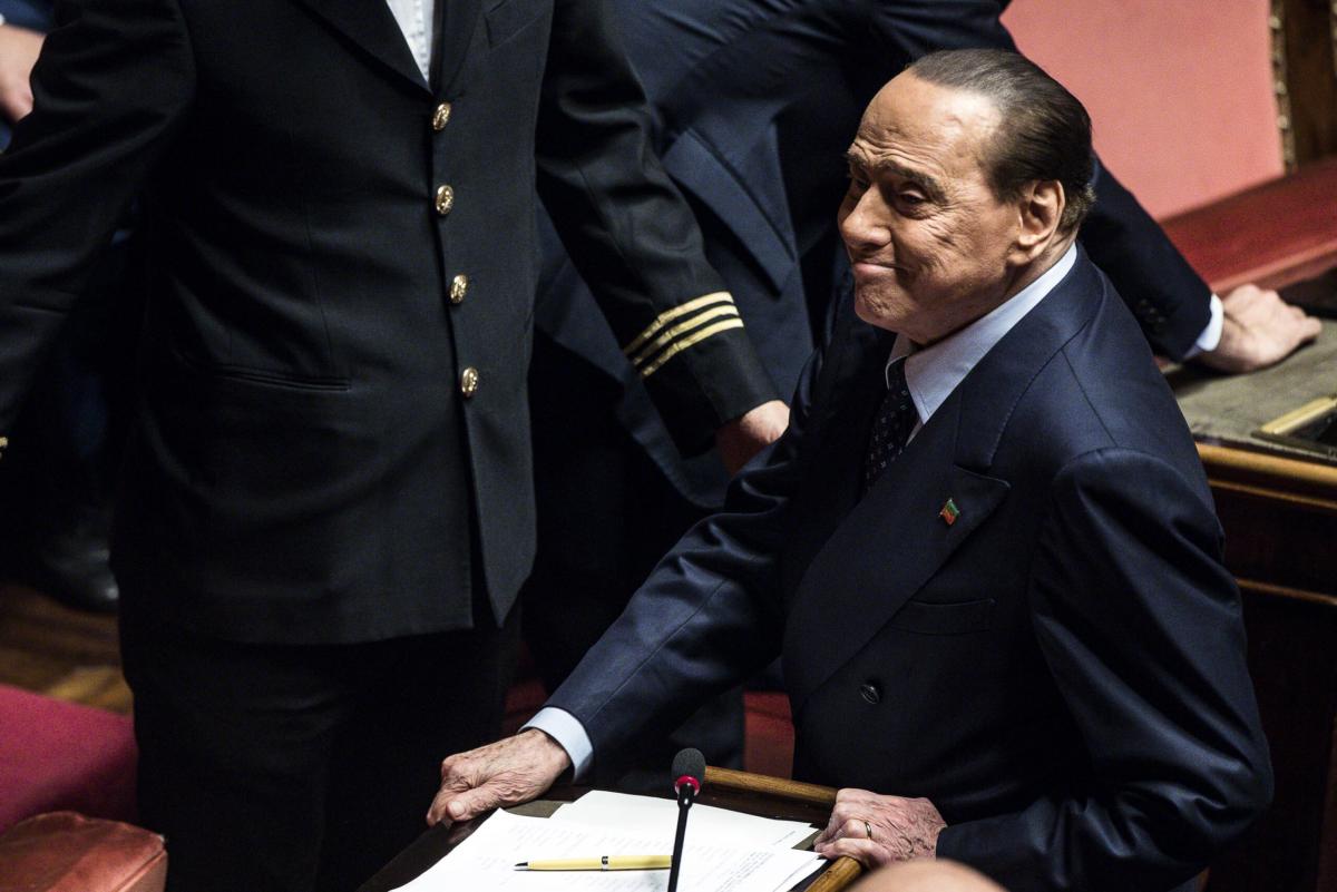 Francobollo per Berlusconi, Paolo Emilio Russo (FI): “Tributo che consegna la vita del Presidente alla grande storia del Paese”