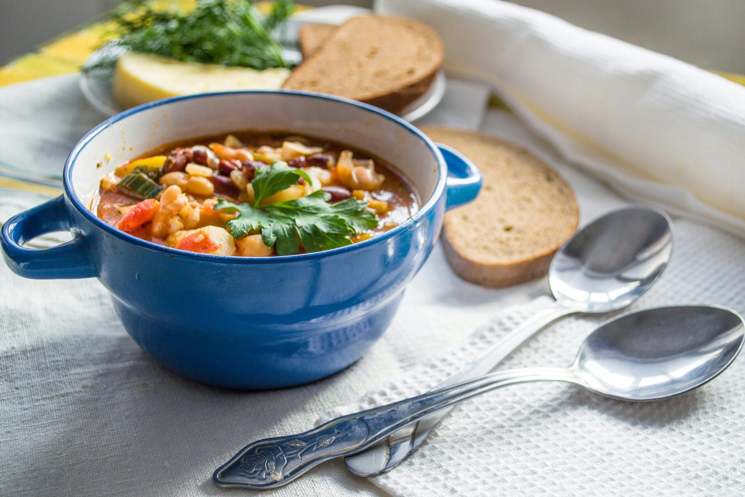 Minestra di fagioli: ricetta della nonna, ma non solo