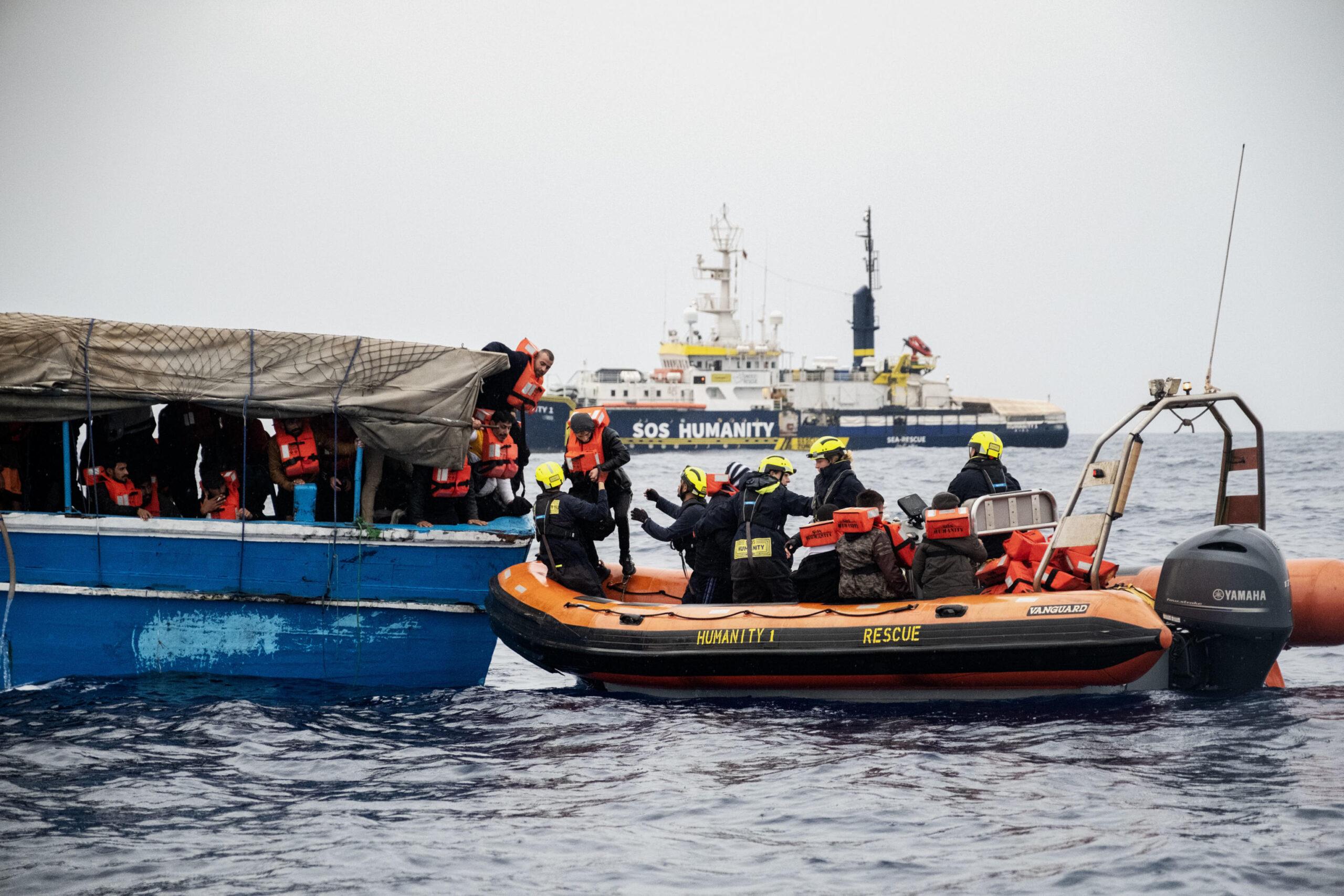 Ue, novità nel regolamento sulla gestione dei migranti: l’accordo stipulato in Lussemburgo. Meloni: “Problema di tutti, affrontarlo insieme”