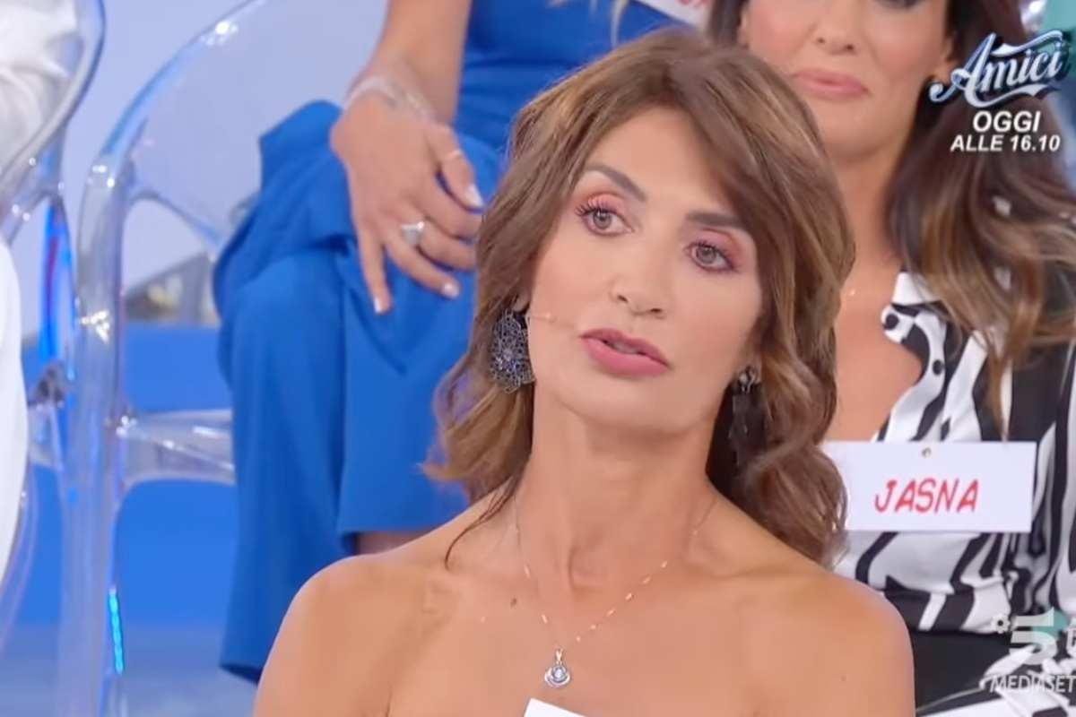 Uomini e Donne, Luciano si confronta con Barbara: “Non siamo compatibili”