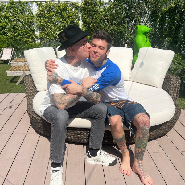 Fedez e J-Ax insieme per Love Mi: concerto benefico a Milano, il 28 giugno