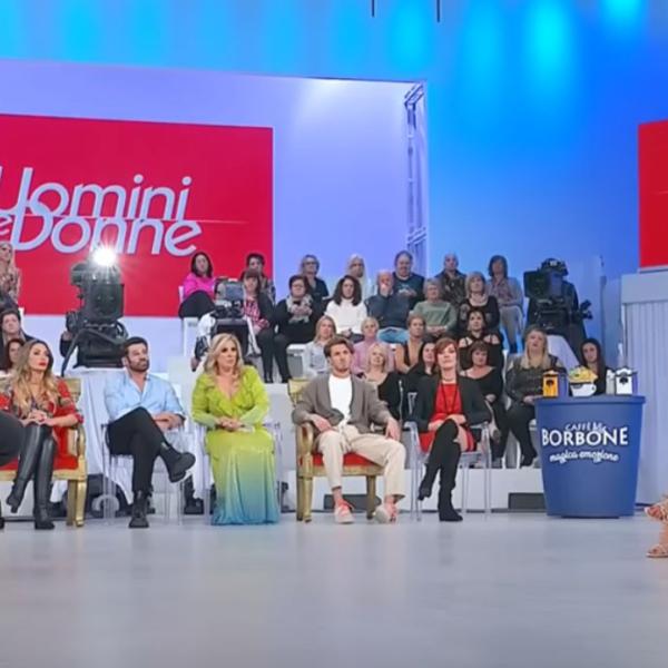 Anticipazioni Uomini e donne oggi 16 febbraio: un’amata coppia torna nel dating show