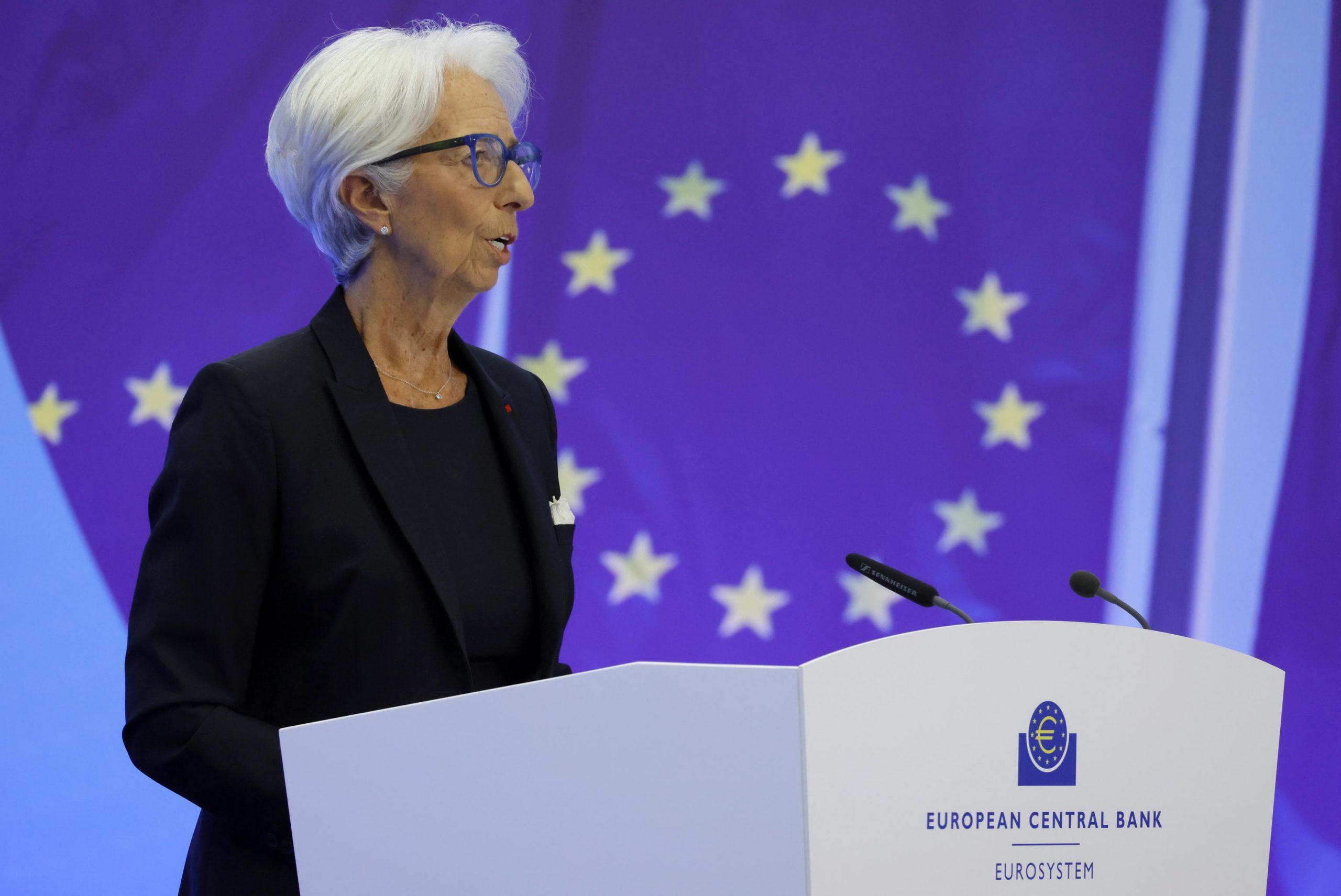 Bce, Lagarde promette nuovi rialzi: “Inflazione troppo elevata”