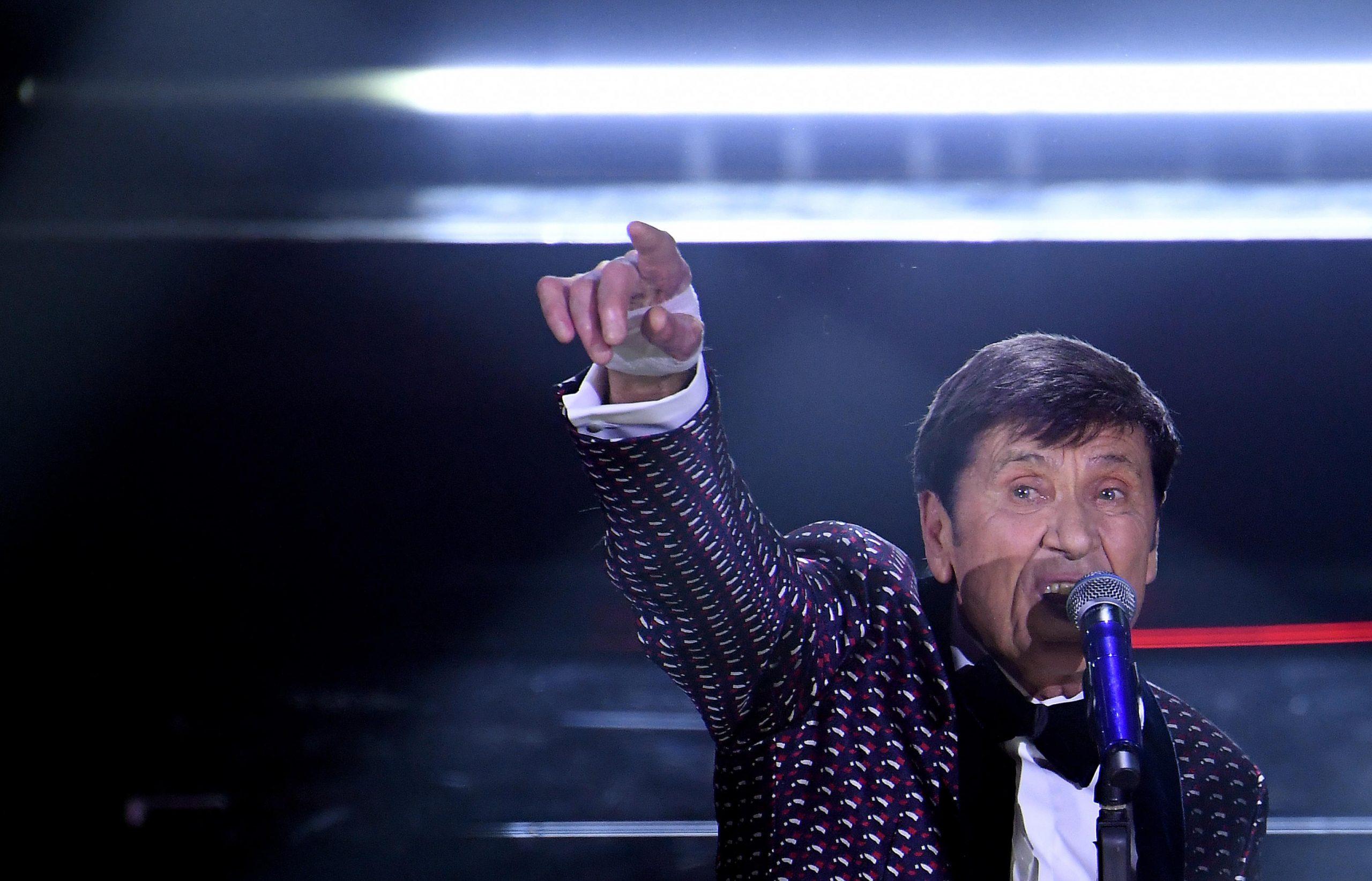 Gianni Morandi mostra per la prima volta le ustioni dopo l’incidente: “Voglia di urlare!”