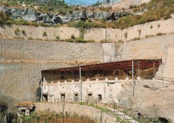 Vandalizzata l’area archeologica di Alba Fucens in Abruzzo: imbratt…