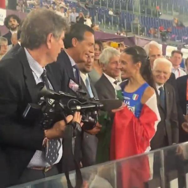 Europei Atletica Roma 2024, Battocletti vince la prova dei 10mila femminili e festeggia con il Presidente della Repubblica Mattarella | VIDEO