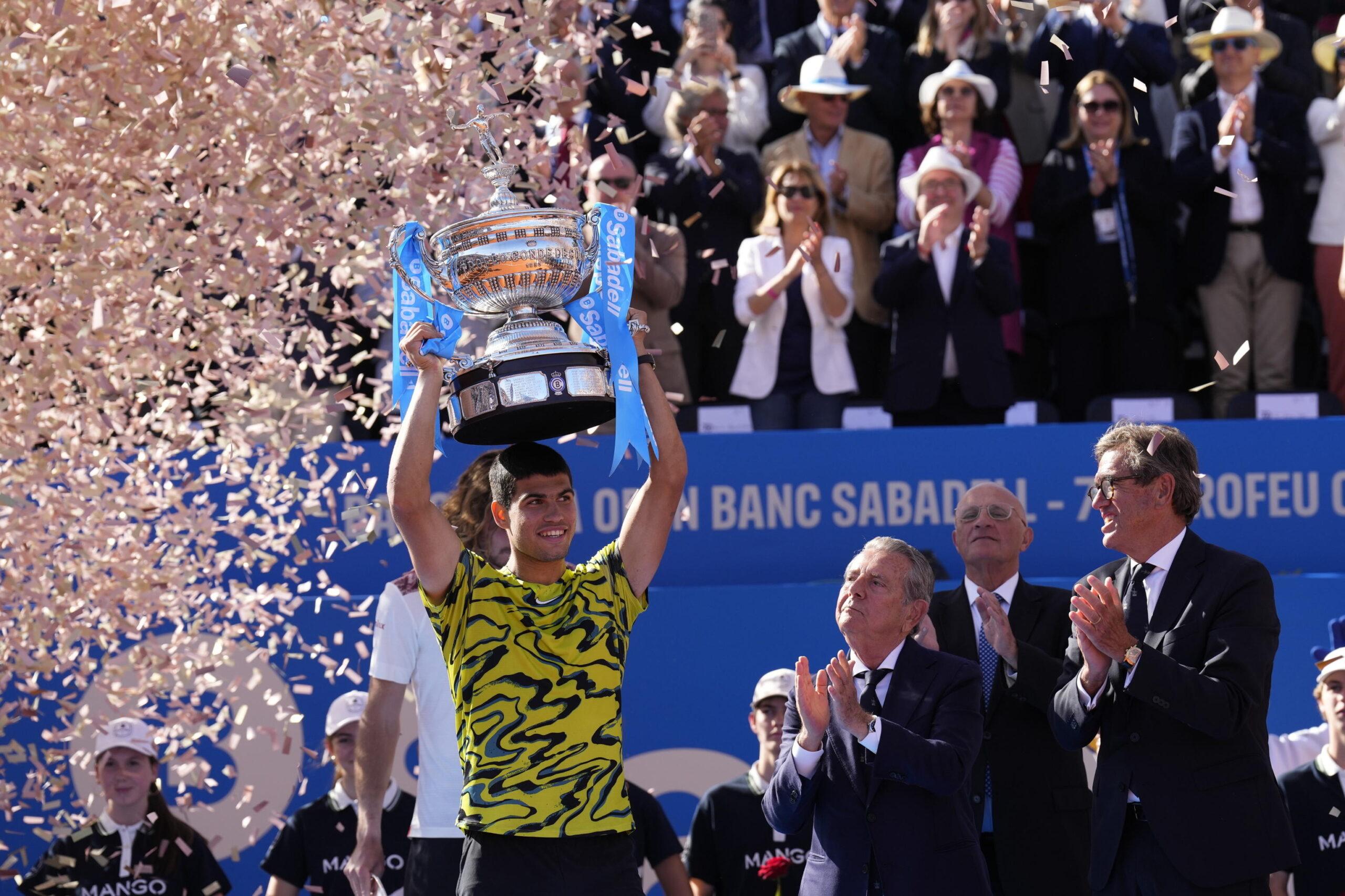 Tennis, Alcaraz vince l’ATP 500 di Barcellona: Tsitsipas battuto in finale