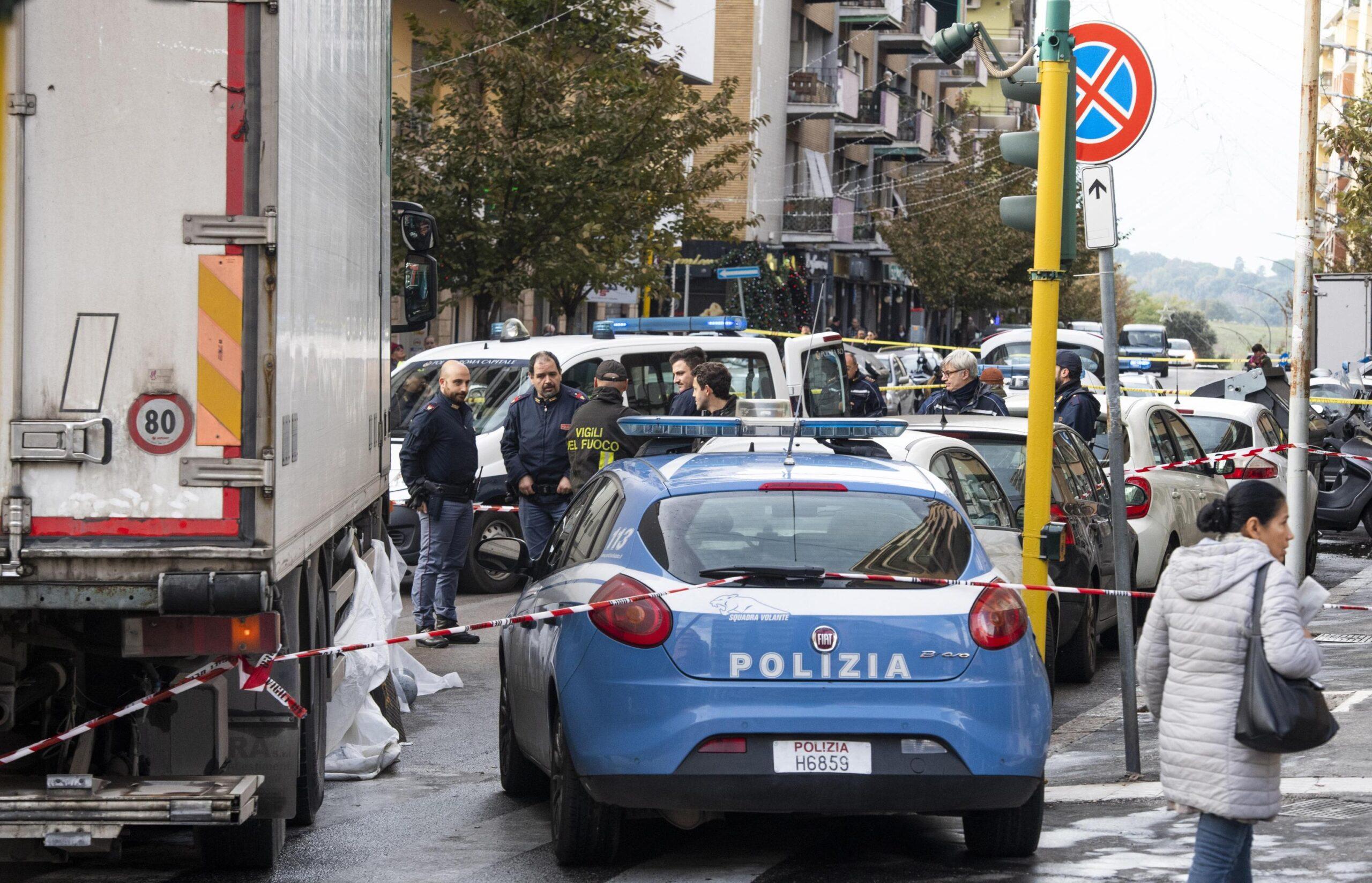 Roma, tragico incidente in Via Appia: 20enne investito e morto sul colpo